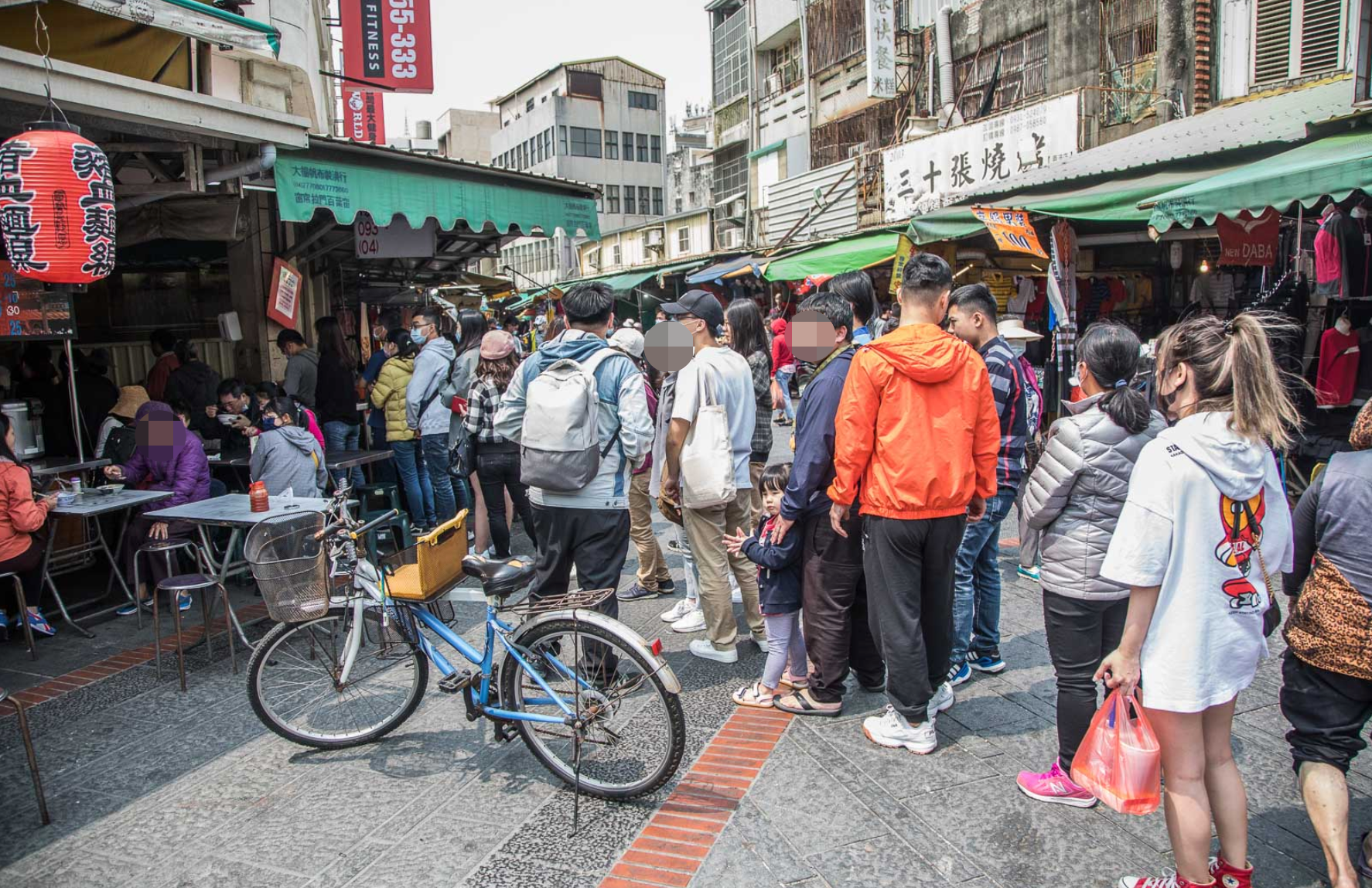 今日熱門文章：[鹿港美食]楊州肉圓芋丸/隱身傳統市場裡的六十年肉圓老店，用餐時間都排到馬路上了！