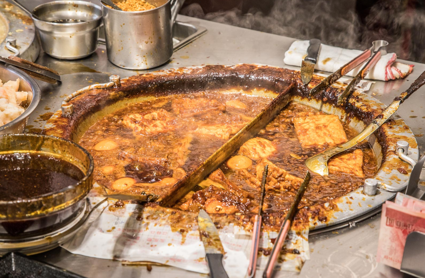 網站近期文章：店小二魯肉飯｜米其林推薦滷肉飯、蝦仁羹！香氣十足膠質黏嘴，在地人超愛的超強滷肉飯