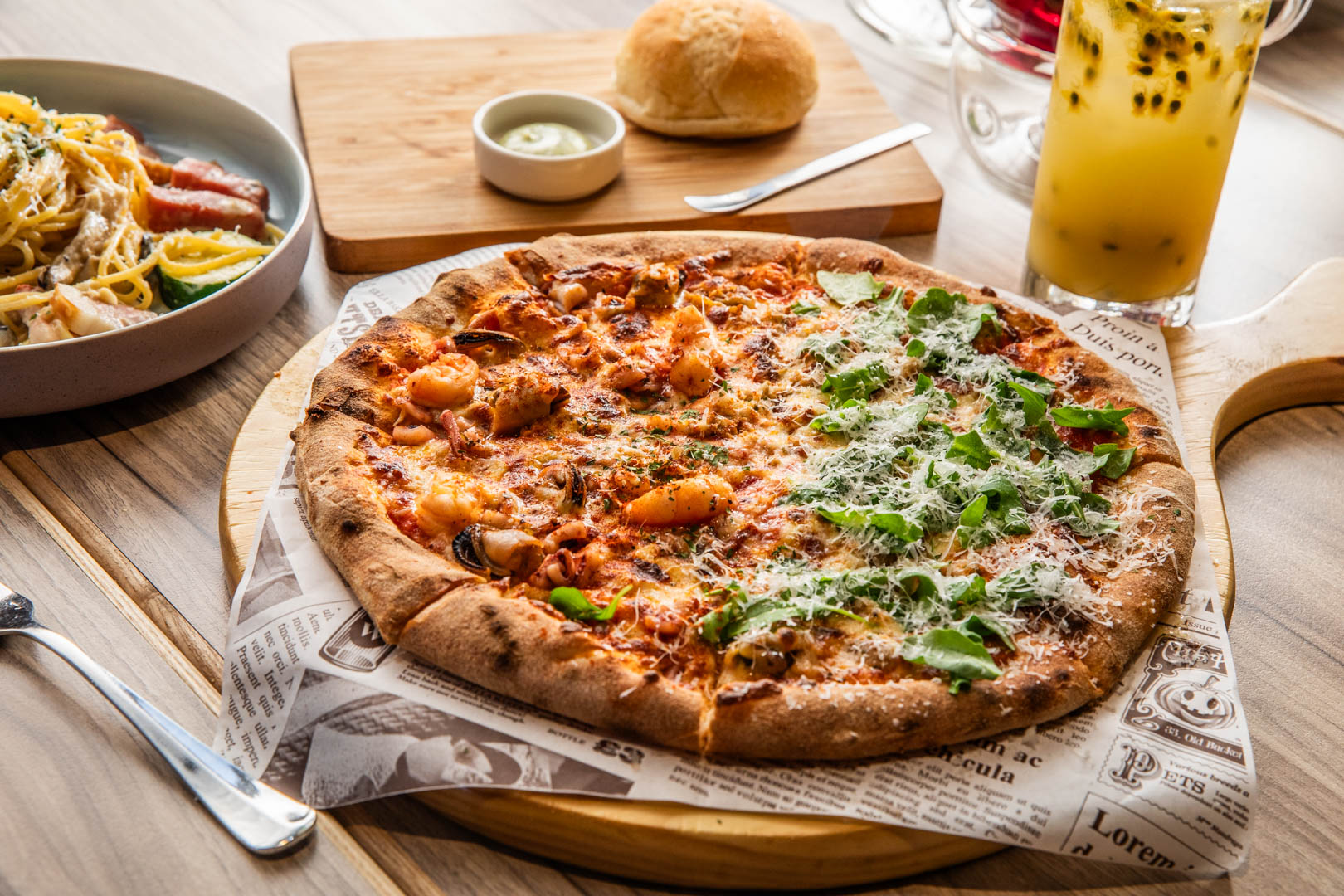 網站近期文章：默爾 pasta pizza 新北誠品裕隆城店｜新店義式餐廳推薦！百年手工窯烤爐就是讚！披薩就是要有豹紋才好吃，評價超高人氣手工披薩