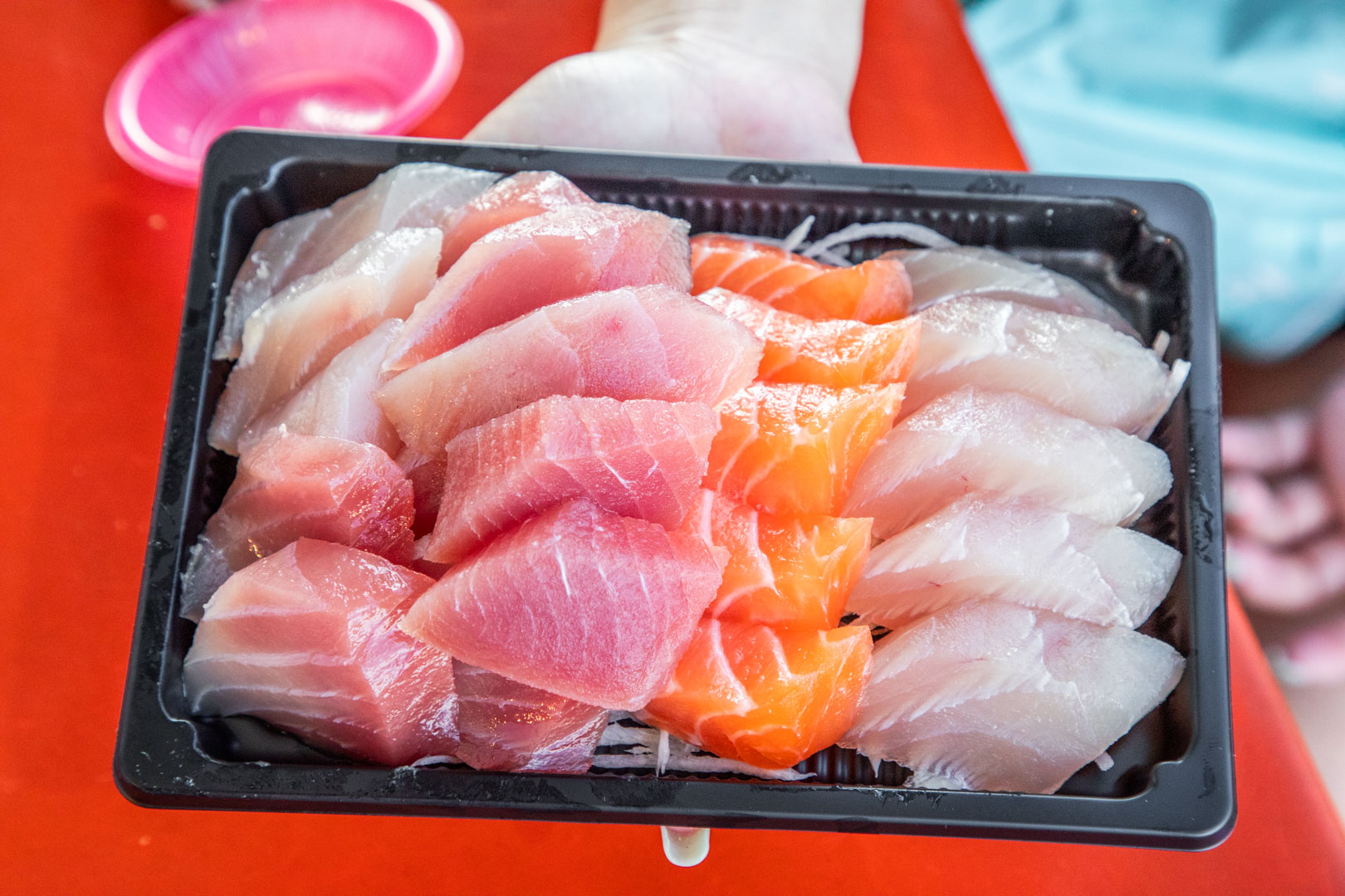 東港美食,東港生魚片,東港小吃,東港華僑市場美食,東港華僑市場生魚片,萬多利生魚片 @大手牽小手。玩樂趣