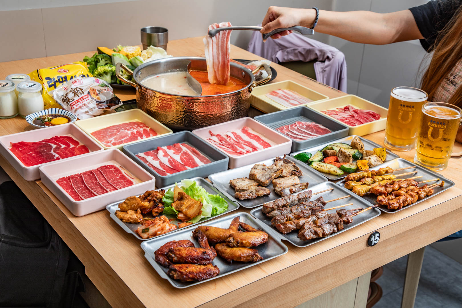 桃園美食,桃園吃到飽,桃園火鍋,桃園燒烤吃到飽,桃園燒烤,桃園火鍋吃到飽,呀屋火鍋烤串,呀屋吃到飽 @大手牽小手。玩樂趣