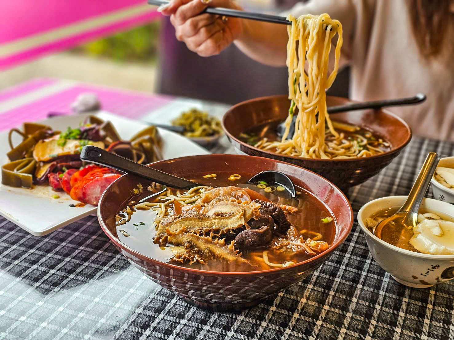 網站近期文章：元生牛肉麵館｜CP值超高牛肉麵！味濃湯鮮超多料牛三寶麵，內用豆花免費吃到飽