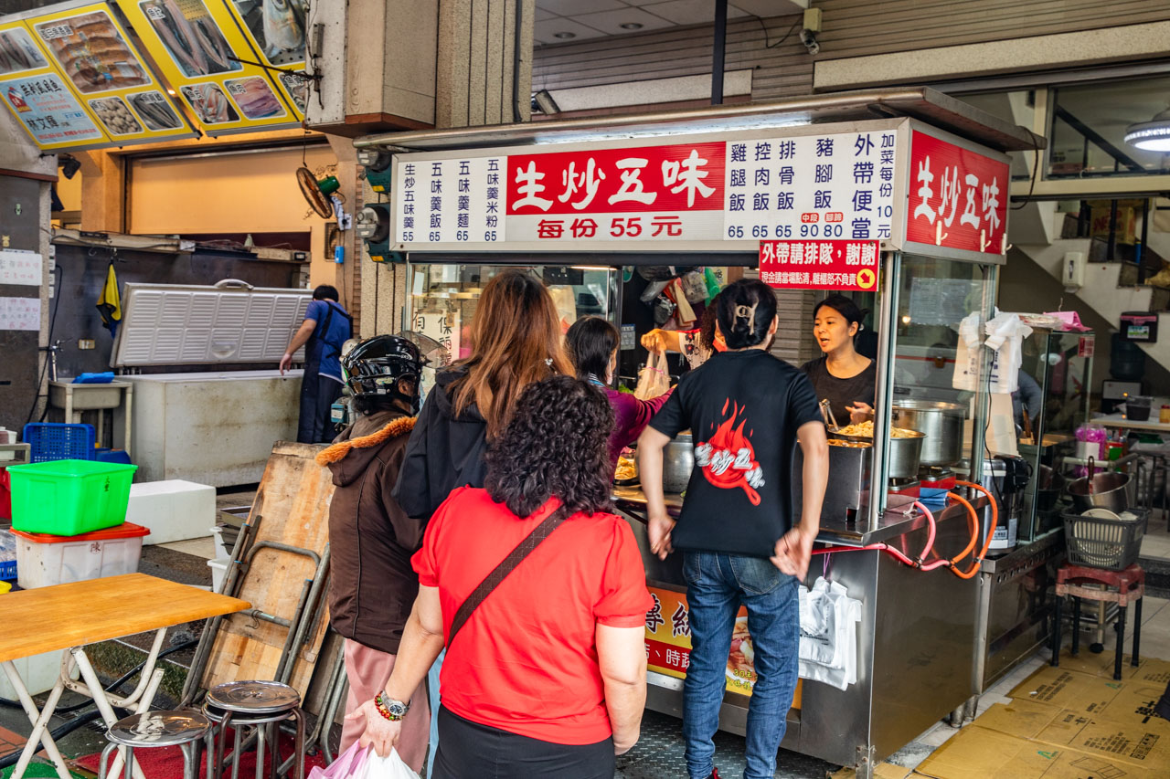 網站近期文章：生炒五味｜古早味辦桌菜這裡吃！料多生炒五味、軟嫩超大滷排骨飯