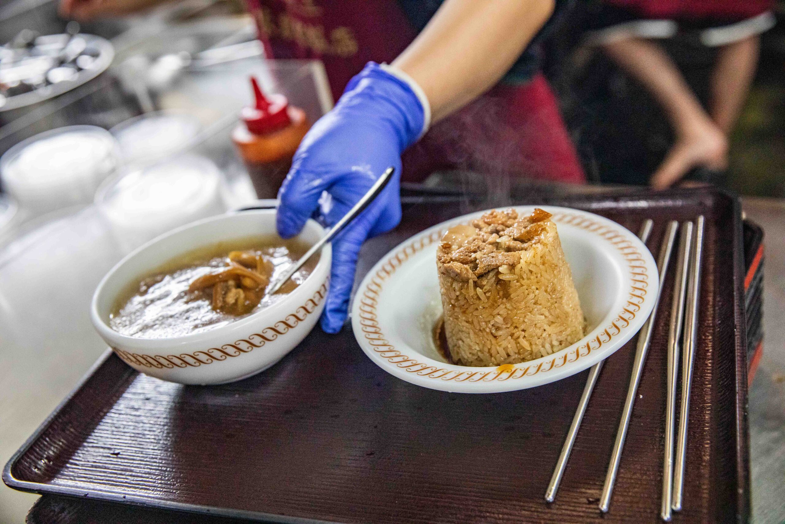 網站近期文章：味泉米糕｜藏身夜市內濃郁肉燥鳥蛋米糕，近四十年歷史筒仔米糕老店