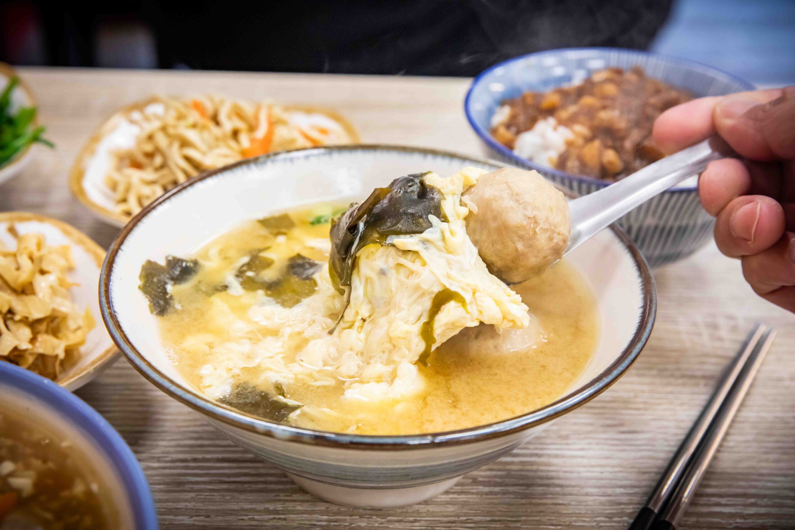 桃園美食,桃園蒜味肉羹,桃園小吃,蒜霸王蒜味肉羹涼麵-桃鶯總店