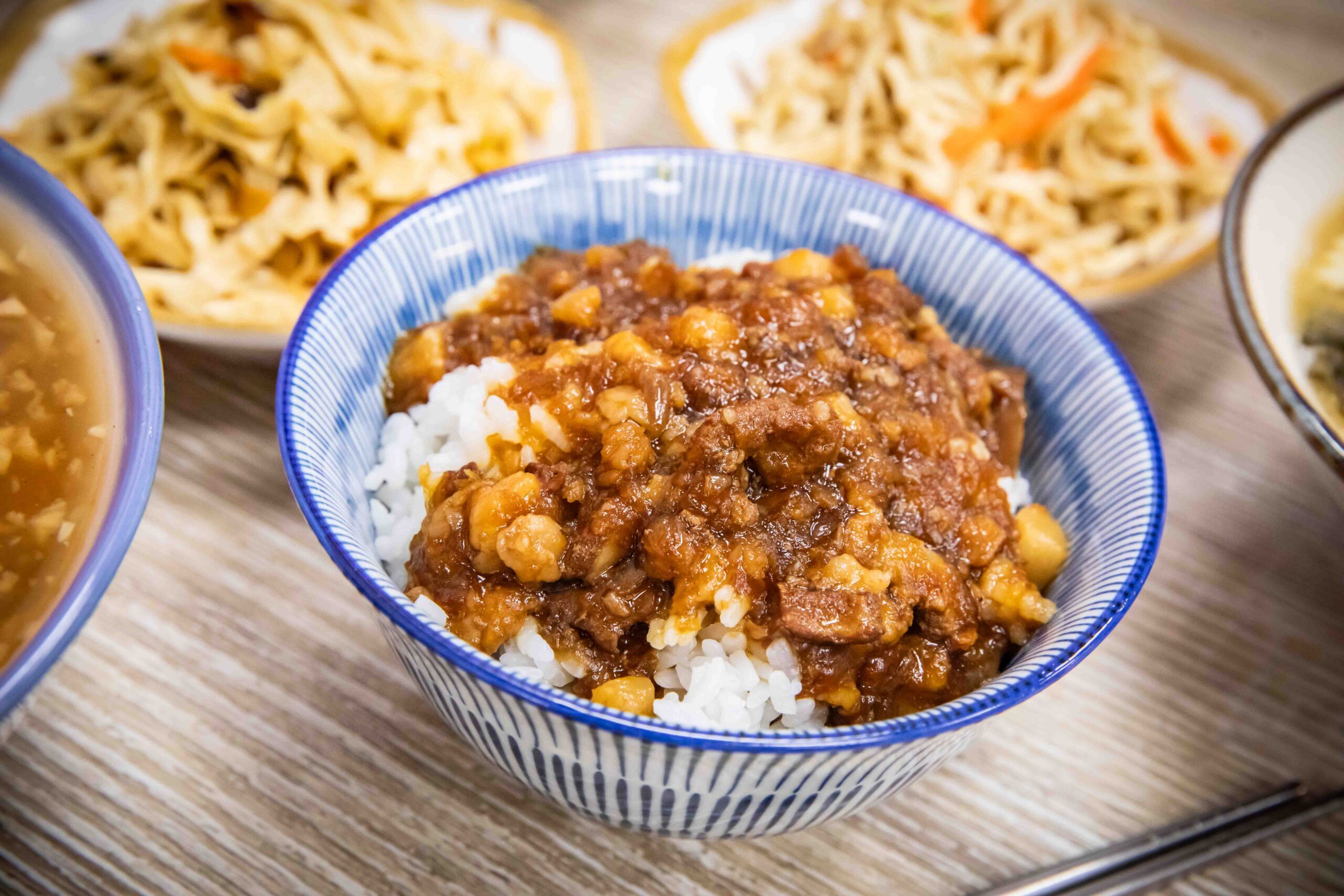 桃園美食,桃園蒜味肉羹,桃園小吃,蒜霸王蒜味肉羹涼麵-桃鶯總店