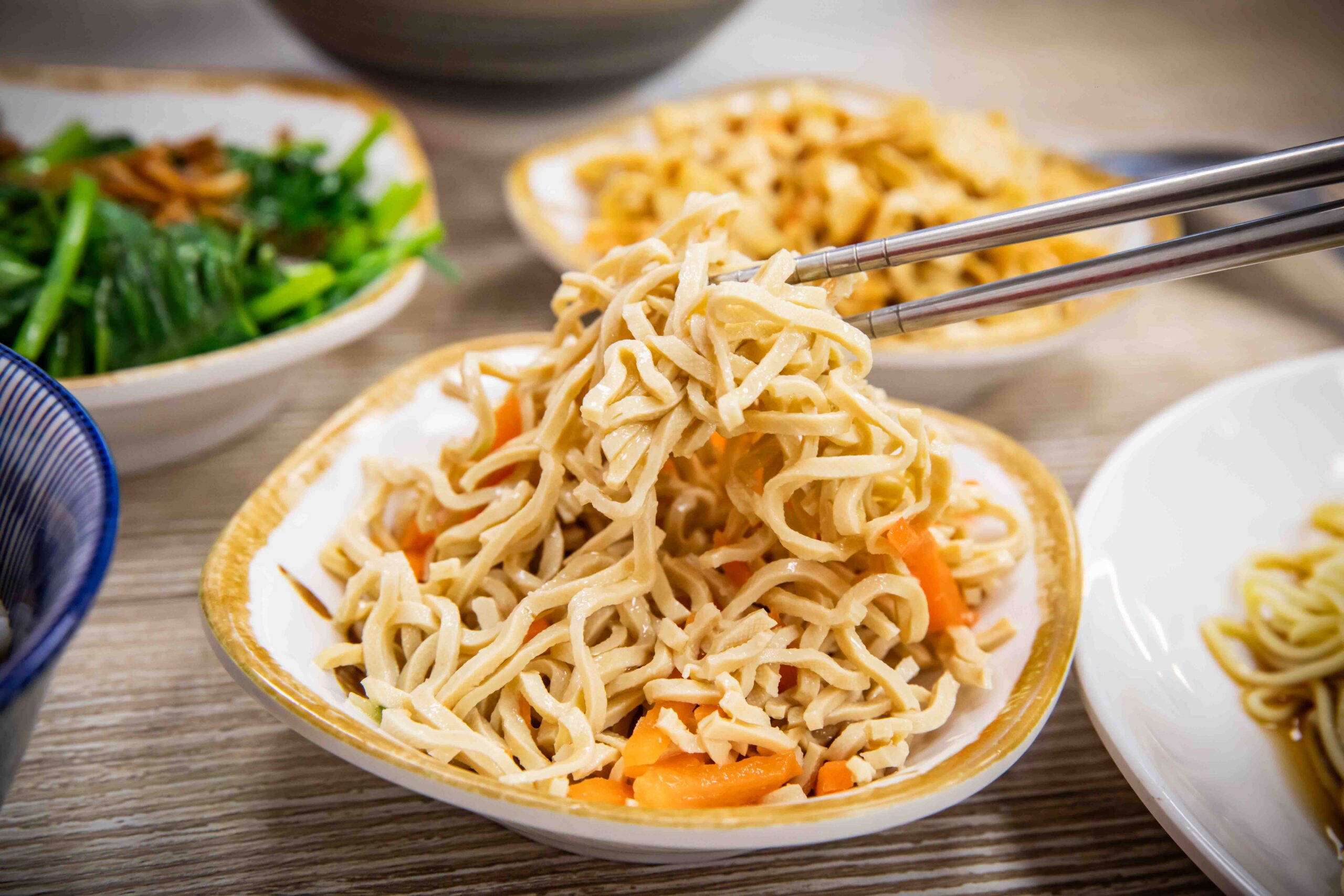 桃園美食,桃園蒜味肉羹,桃園小吃,蒜霸王蒜味肉羹涼麵-桃鶯總店