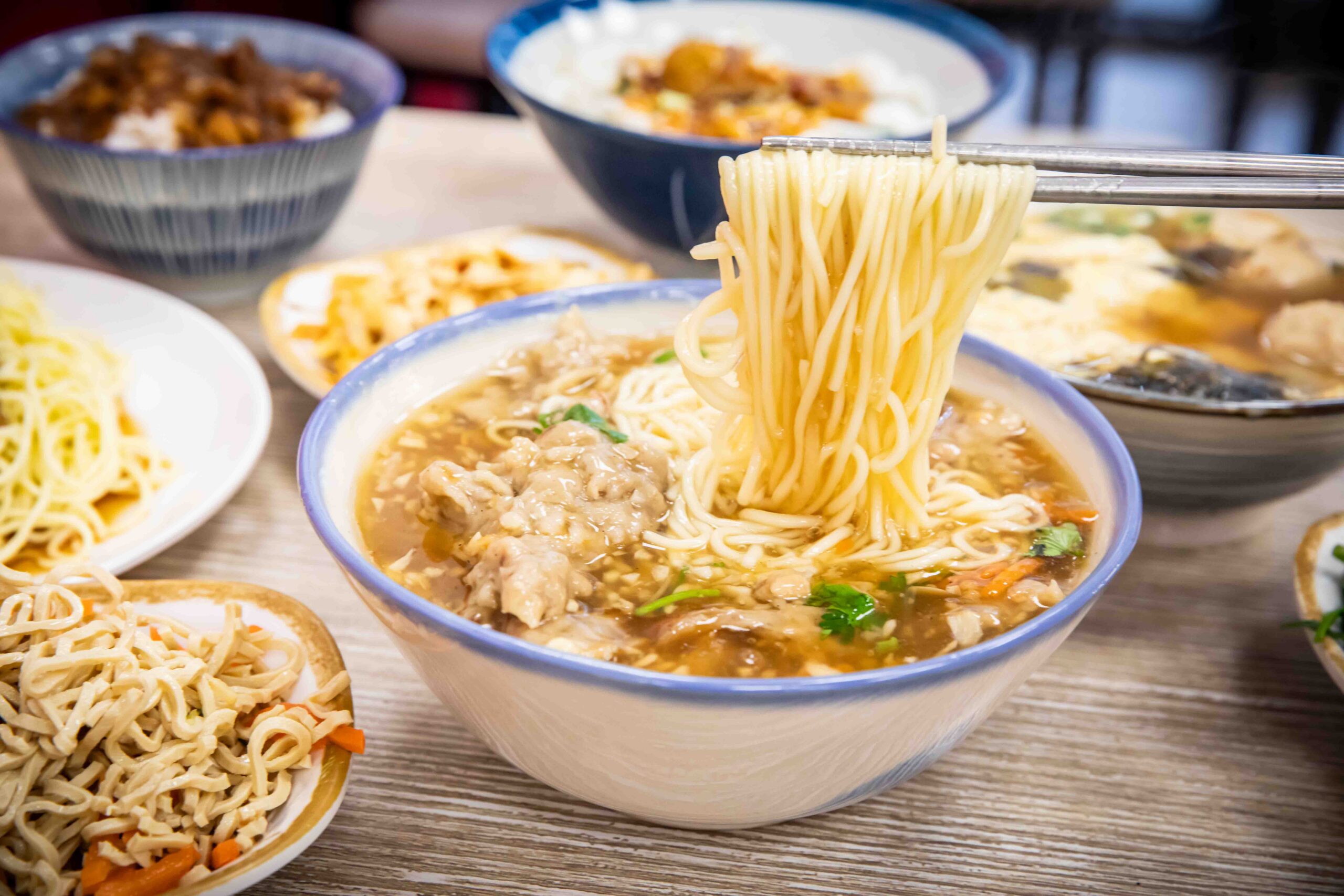 桃園美食,桃園蒜味肉羹,桃園小吃,蒜霸王蒜味肉羹涼麵-桃鶯總店