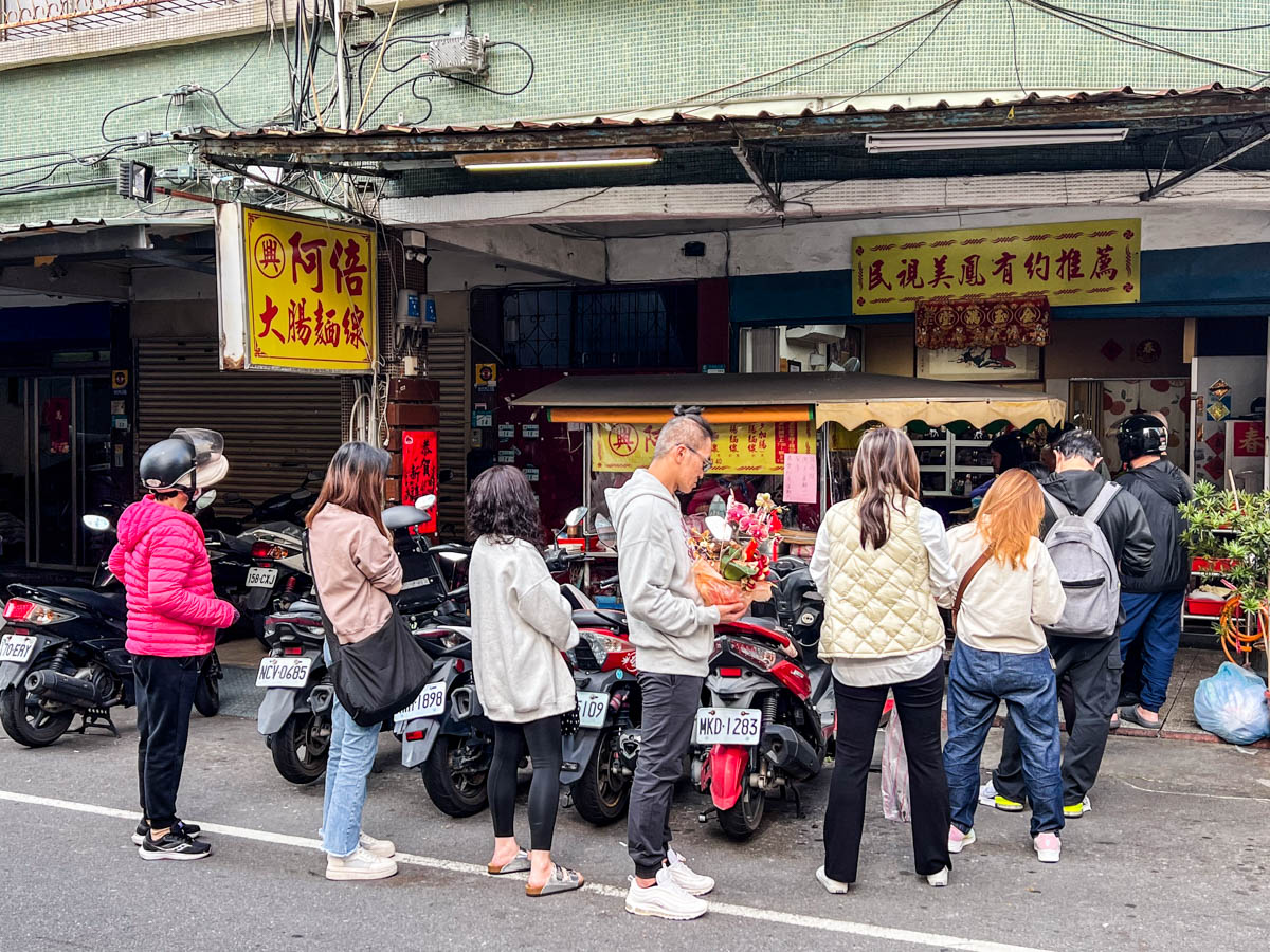 網站近期文章：阿倍麵線｜里長伯斜槓賣麵線，在地人超愛麵線老店！大腸爆量重口味麵線