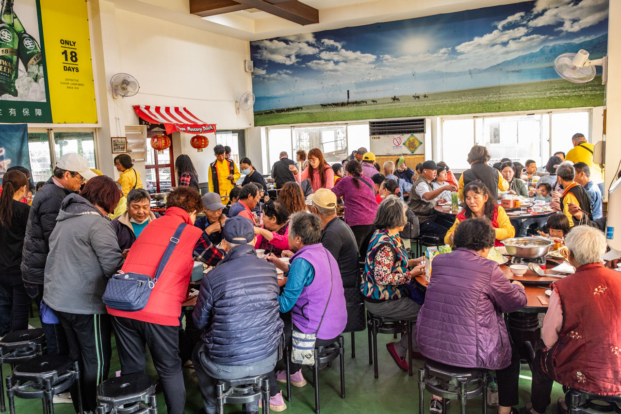 網站近期文章：臺灣番鴨牧場大江店｜人潮大爆滿鋼盆薑母鴨！鴨肉份量是別人的兩倍多，內用麵線吃到飽
