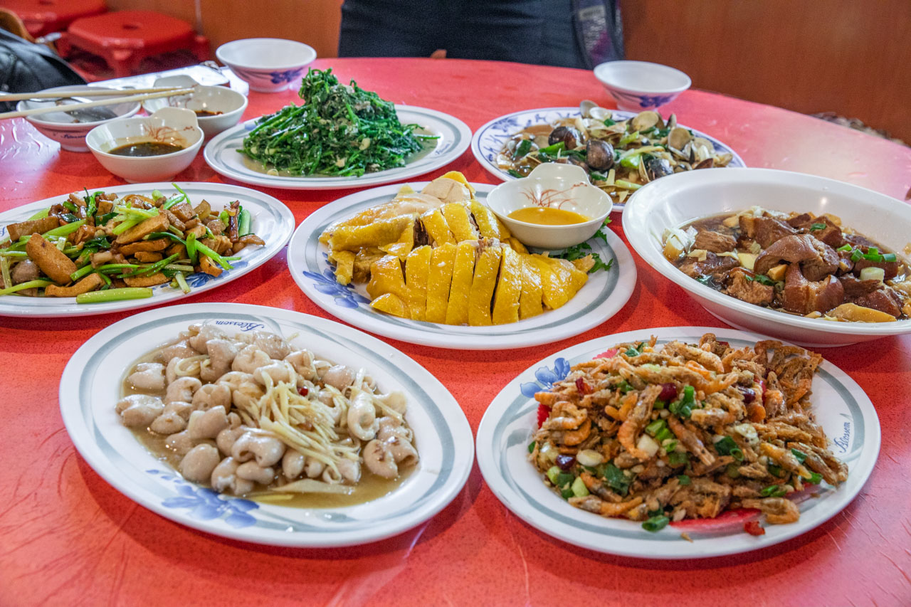 網站近期文章：永昇客家小館｜大份量平價道地客家料理，點滿一桌免三千吃不完還打包，內用白飯無限吃到飽