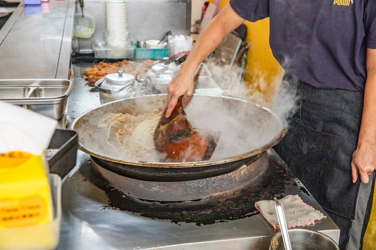 員林美食,員林小吃,黃家鱟殼炒蚵仔麵