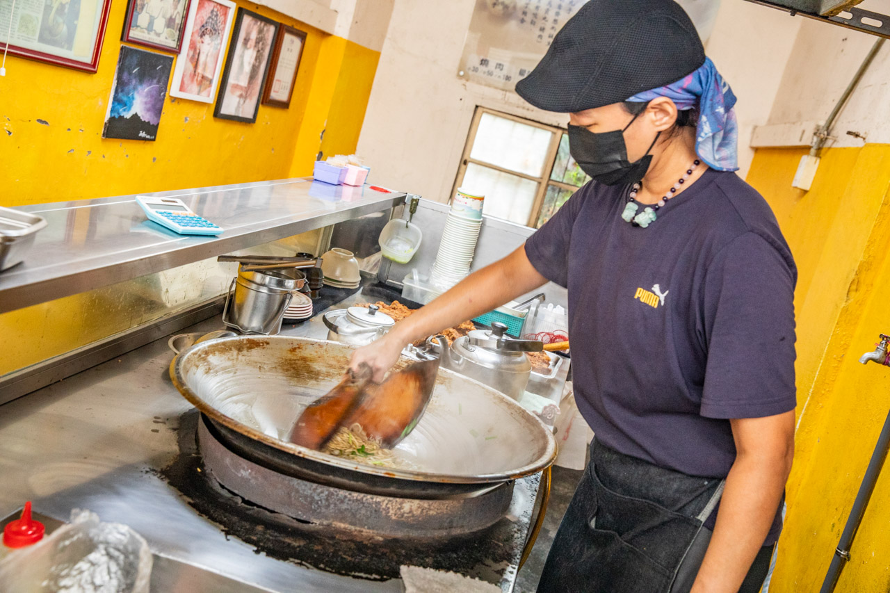 網站近期文章：黃家鱟殼炒蚵仔麵｜僅此一家快失傳的鱟殼炒麵，用活化石炒出鑊氣十足蚵仔炒麵