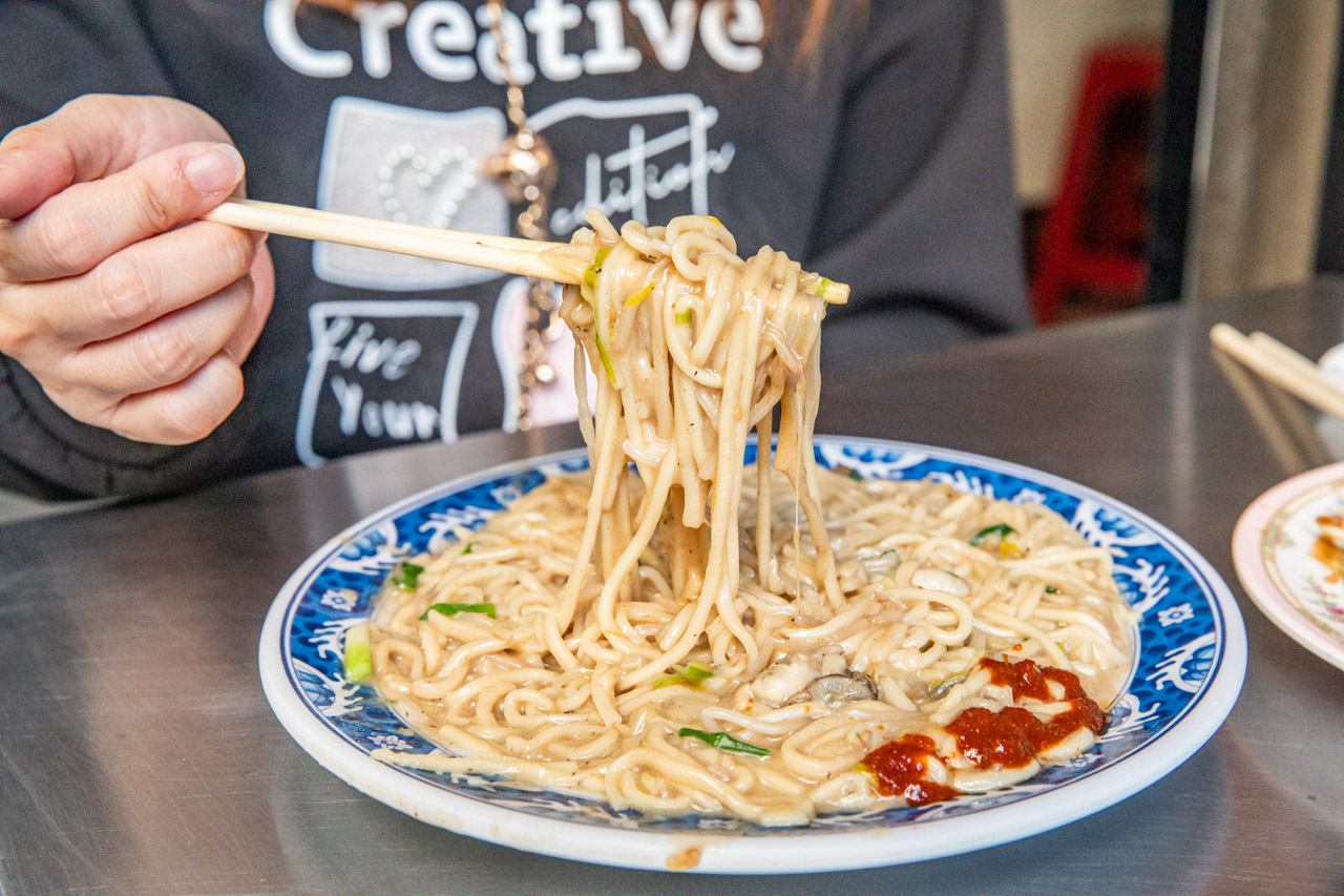 員林美食,員林小吃,黃家鱟殼炒蚵仔麵