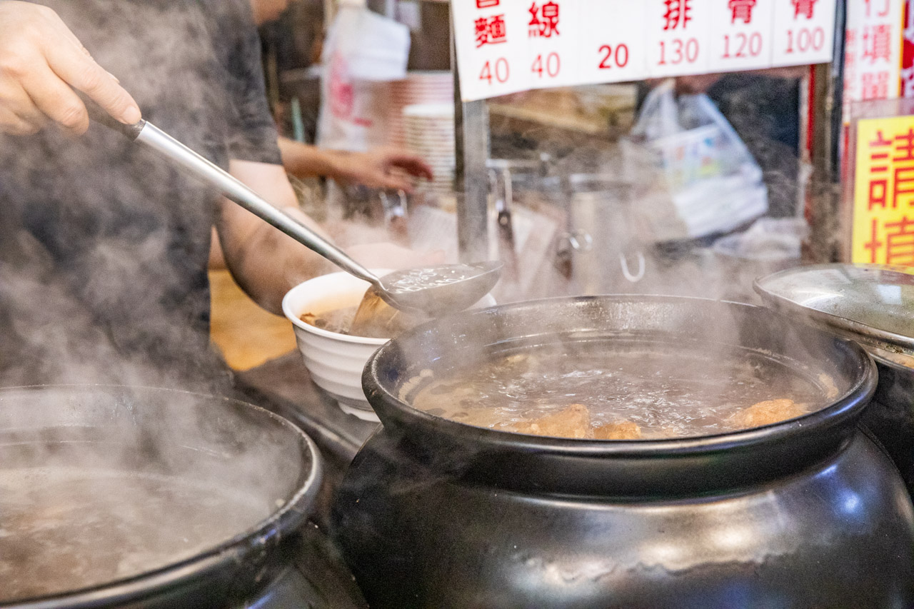 逢甲夜市美食,逢甲小吃,逢甲夜市臭豆腐,宋家藥燉排骨臭豆腐