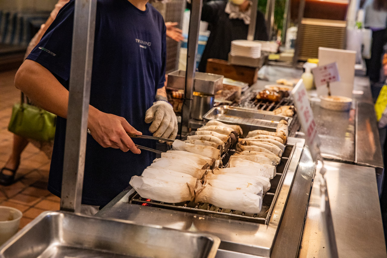 士林夜市美食,士林夜市小吃,士林夜市燒烤杏鮑菇