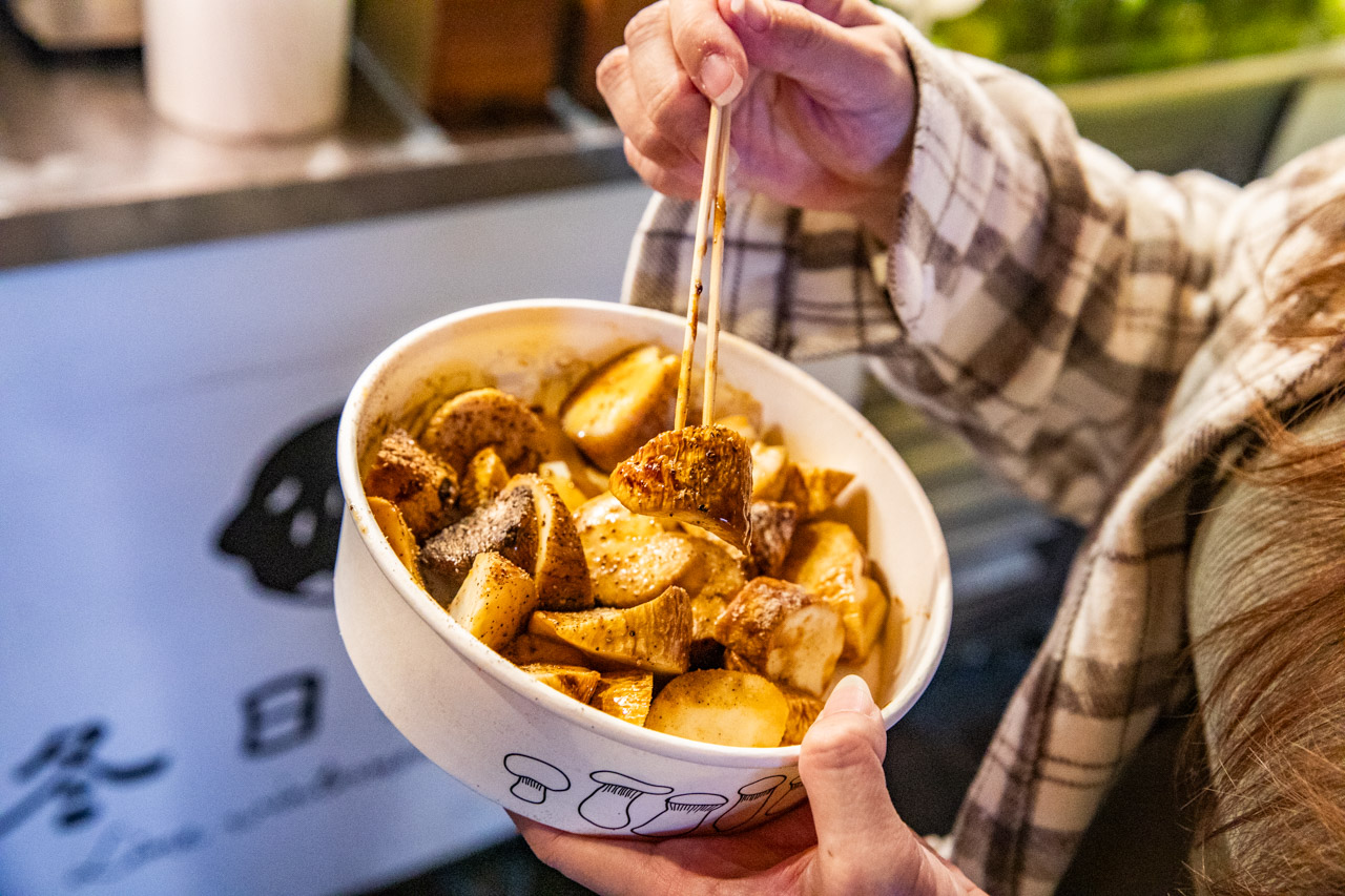 士林夜市美食,士林夜市小吃,士林夜市燒烤杏鮑菇