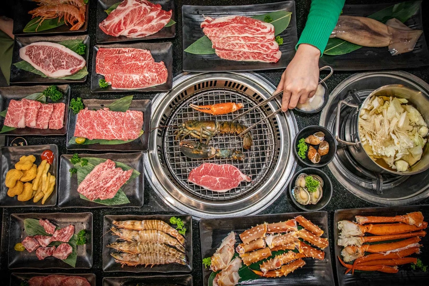 網站近期文章：三柒燒肉專門店-中壢店｜挑戰市場最低價！不到2000元日本A5和牛＋松葉蟹＋鱈場蟹＋龍蝦無限吃到飽