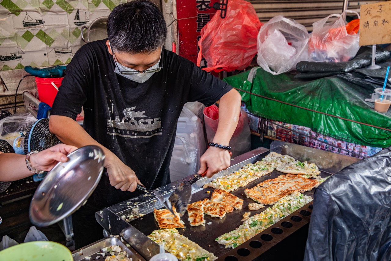 網站近期文章：全盛古早味蔬菜蛋餅｜鐵板豪邁現煎粉漿蔬菜蛋餅，秤重賣想吃多少自己選，外脆內嫩蔬菜料超多