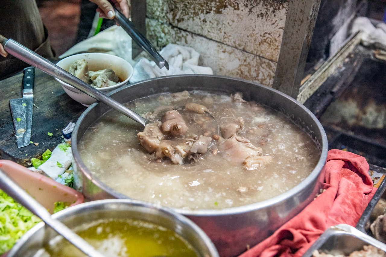 高雄美食,小港美食,高雄豬腳,飛機路花生豬腳