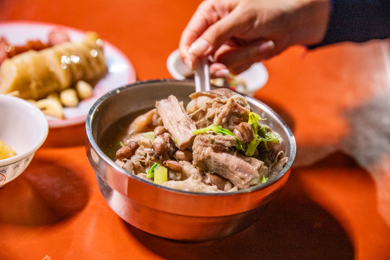高雄美食,小港美食,高雄豬腳,飛機路花生豬腳