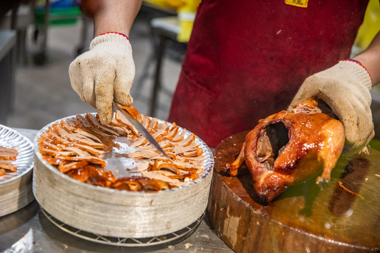 網站近期文章：澤香香北平脆皮烤鴨｜不用花大錢也能吃到傳統炭火脆皮北平烤鴨！大火爆炒鴨架也超好吃