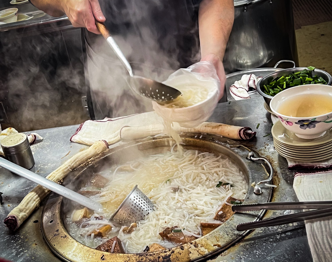 桃園美食,桃園南門市場美食,桃園南門市場米粉湯