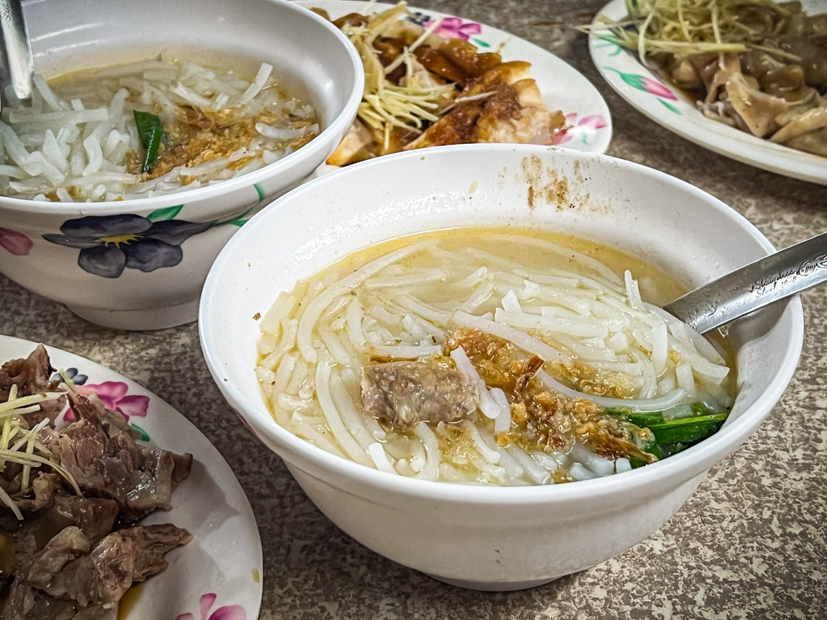 桃園美食,桃園南門市場美食,桃園南門市場米粉湯