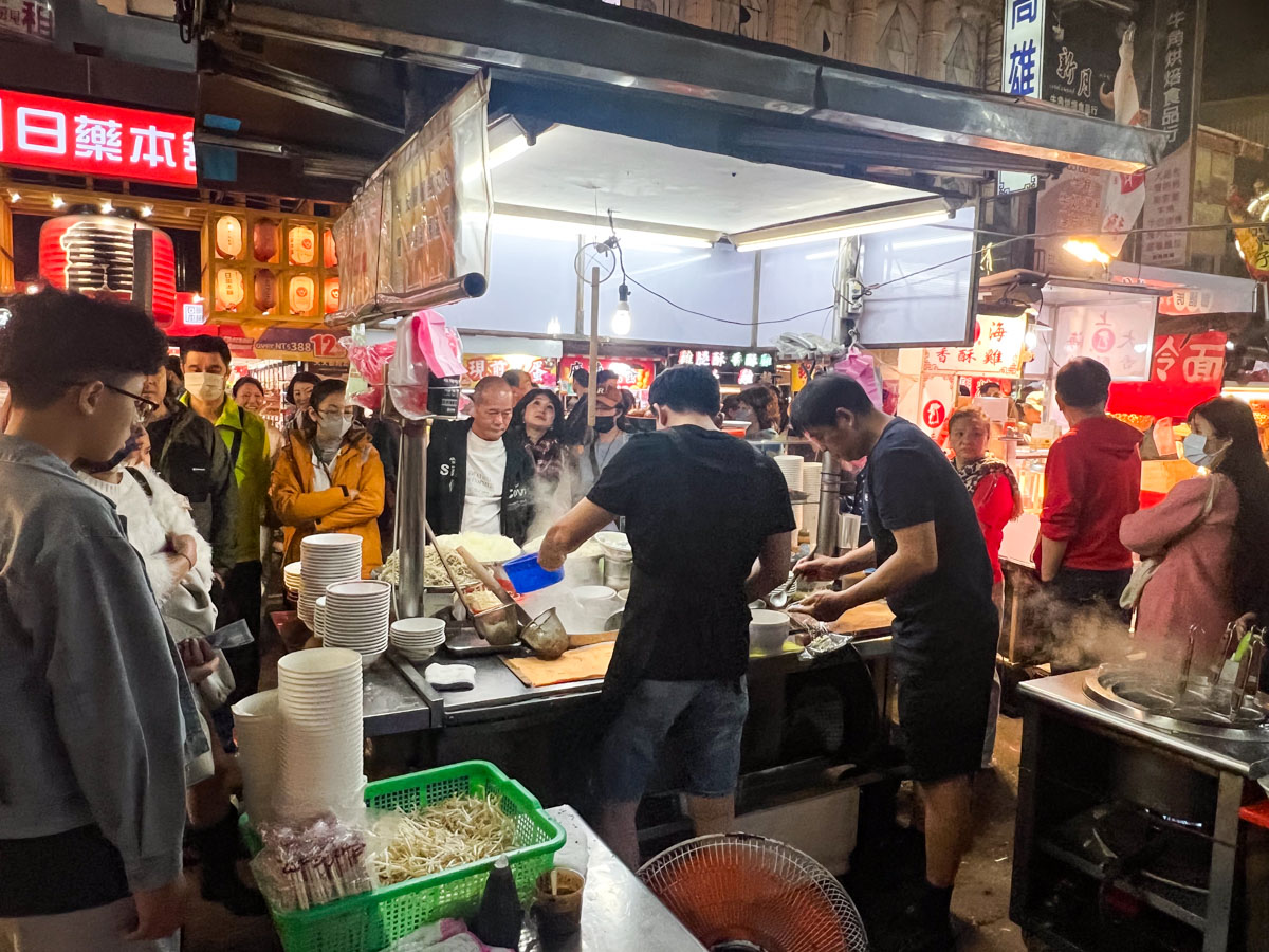六合夜市美食,老店麵鹽水意麵,高雄美食