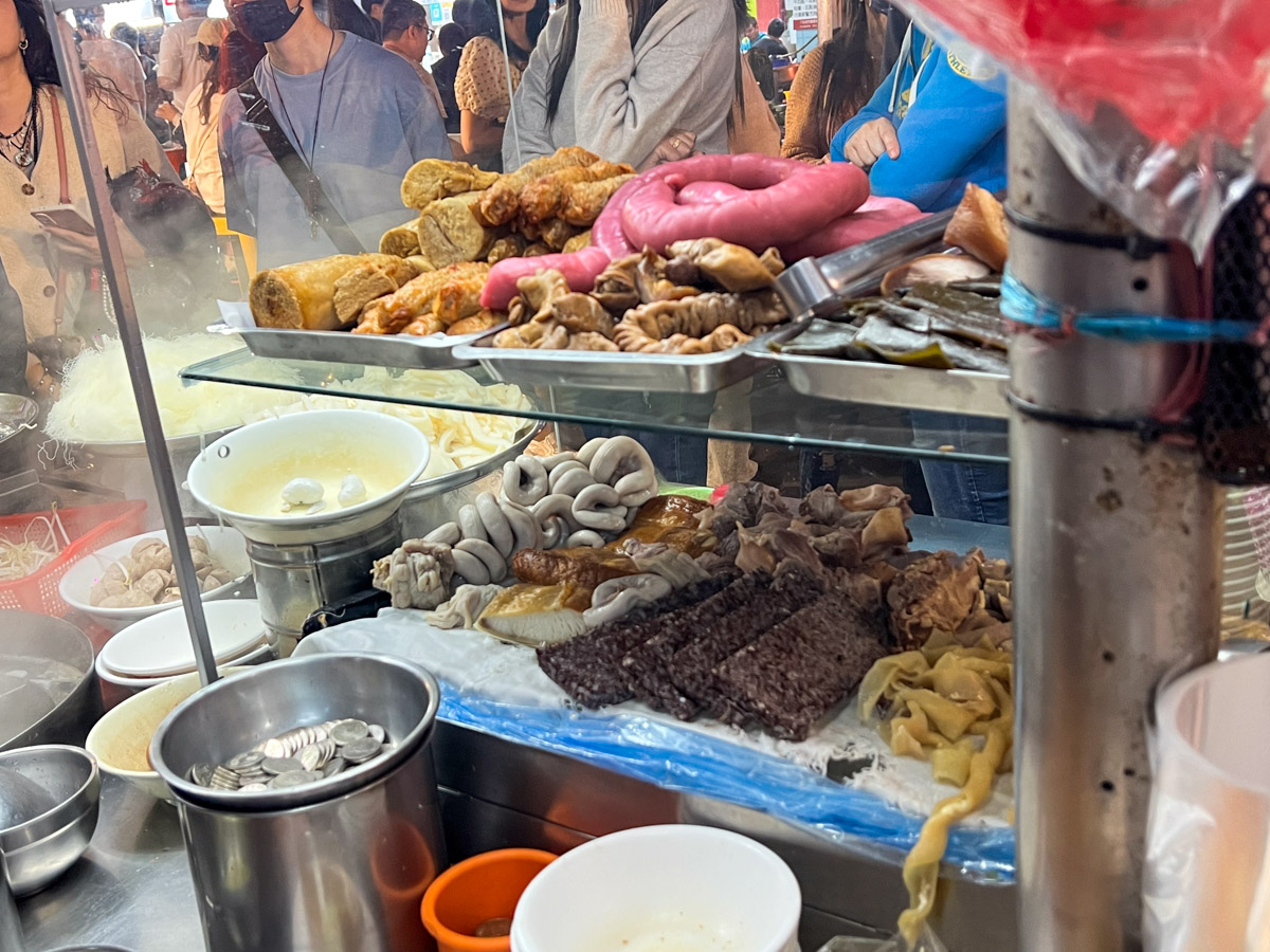 六合夜市美食,老店麵鹽水意麵,高雄美食