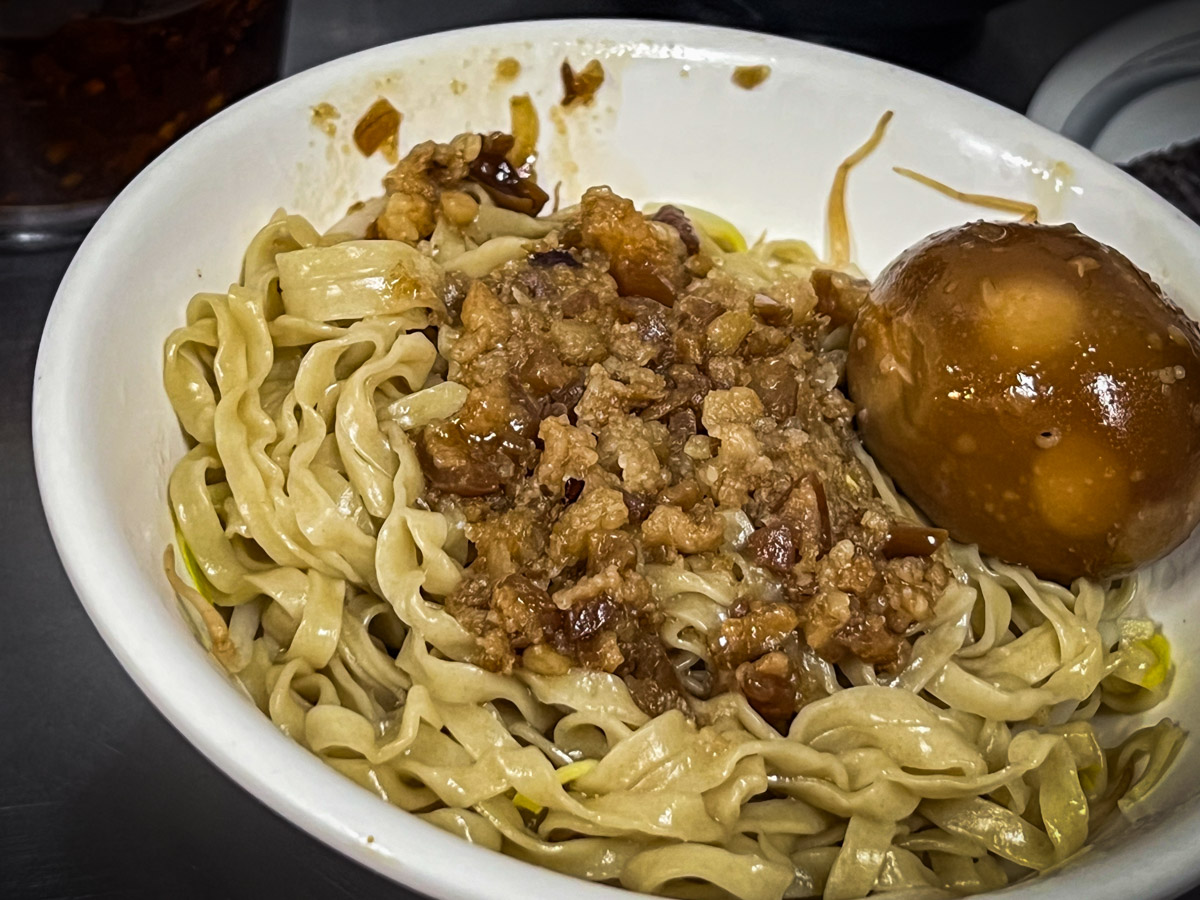 六合夜市美食,老店麵鹽水意麵,高雄美食