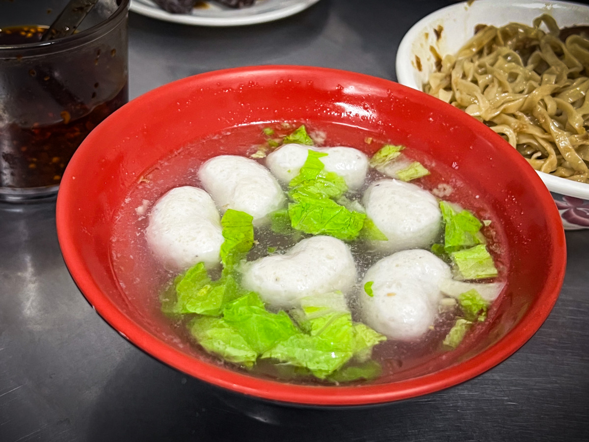 六合夜市美食,老店麵鹽水意麵,高雄美食