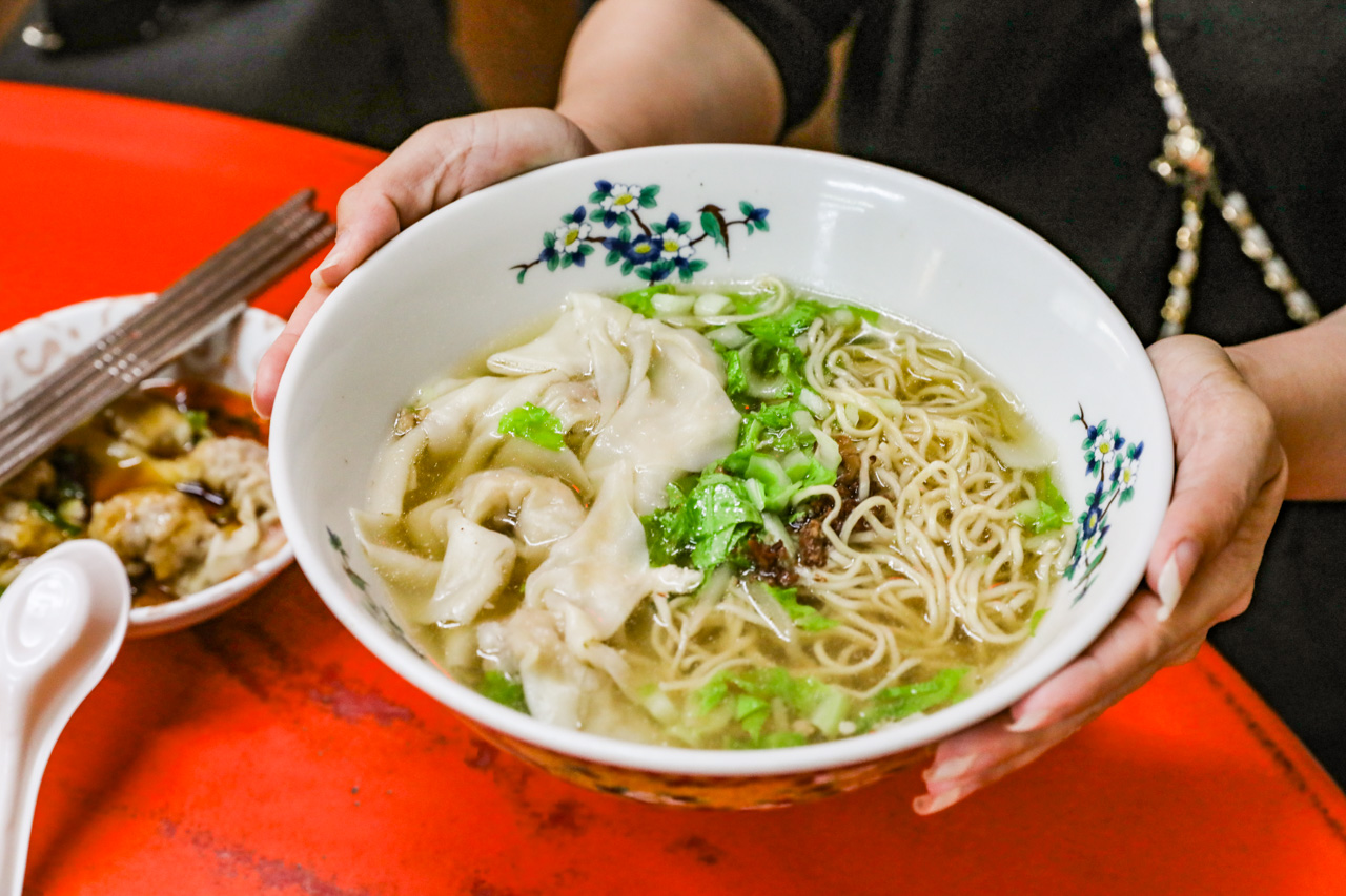 高雄美食,高雄小吃, 名家手工潮州餛飩麵 高雄美食,高雄小吃, 名家手工潮州餛飩麵