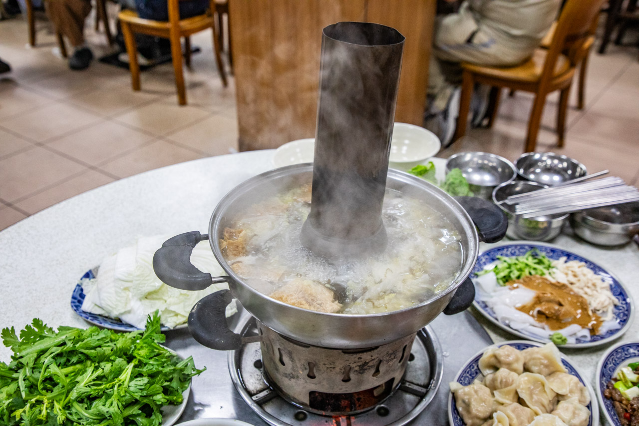 中壢美食,中壢酸白菜鍋,一畝田拉麵水餃