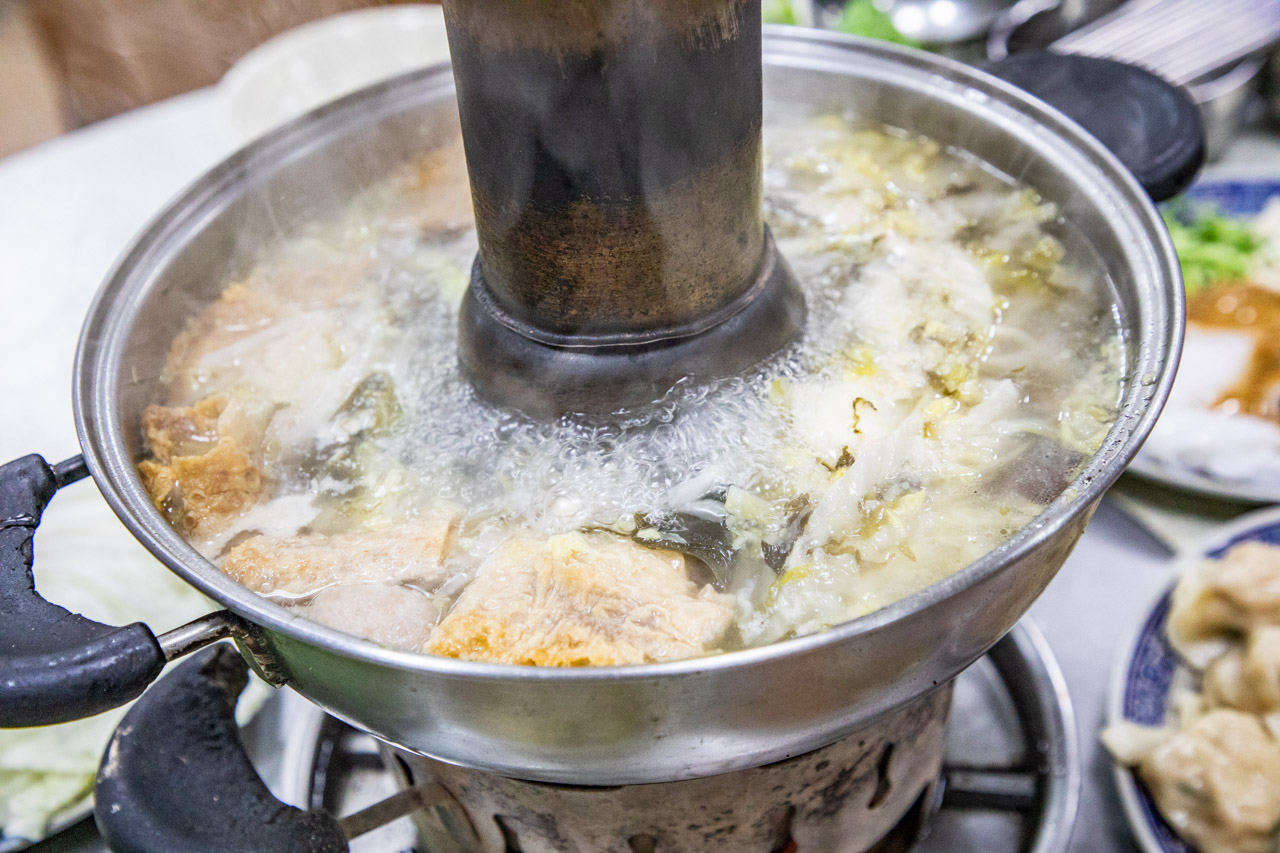 中壢美食,中壢酸白菜鍋,一畝田拉麵水餃