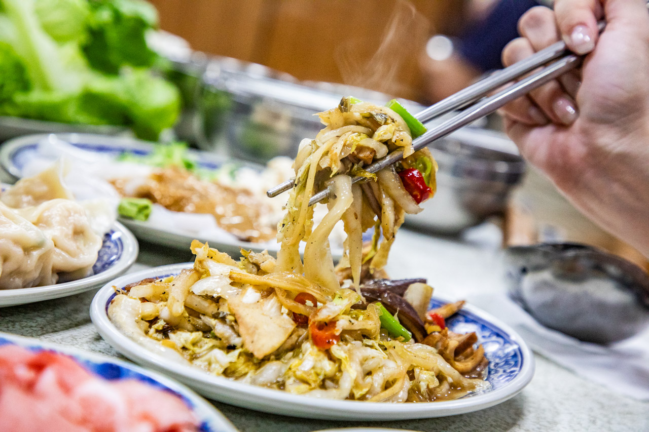 中壢美食,中壢酸白菜鍋,一畝田拉麵水餃