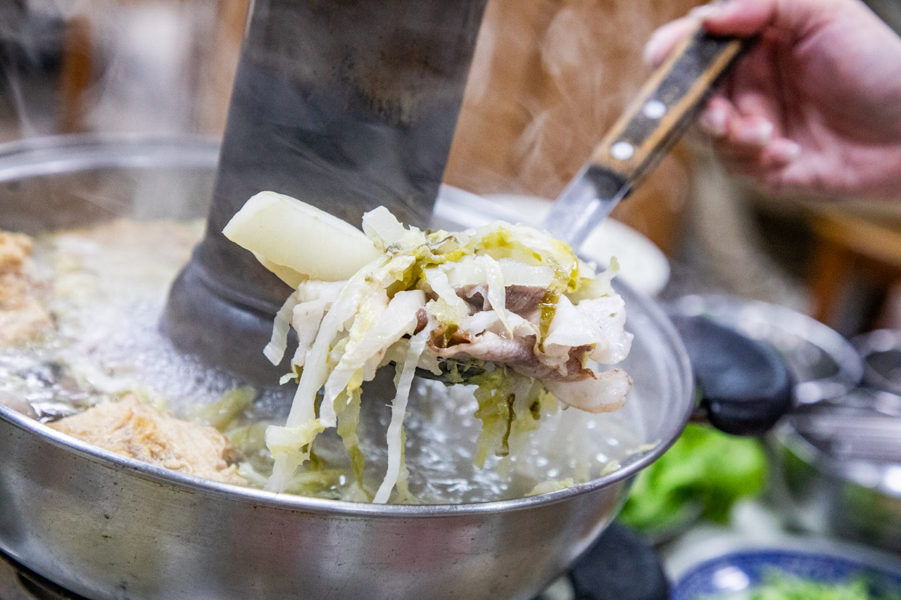 中壢美食,中壢酸白菜鍋,一畝田拉麵水餃