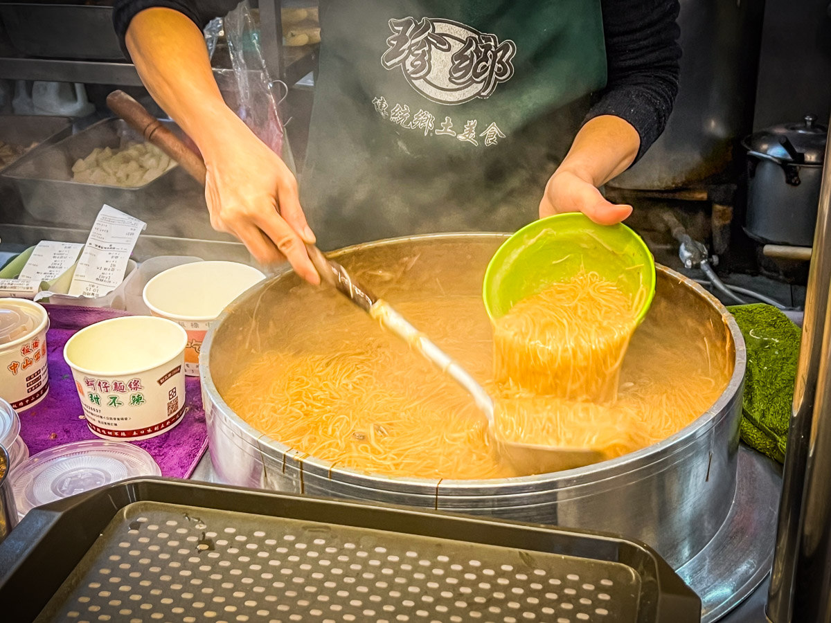 中壢美食,中壢宵夜, 板橋中山公園蚵仔麵線甜不辣(中壢延平店)