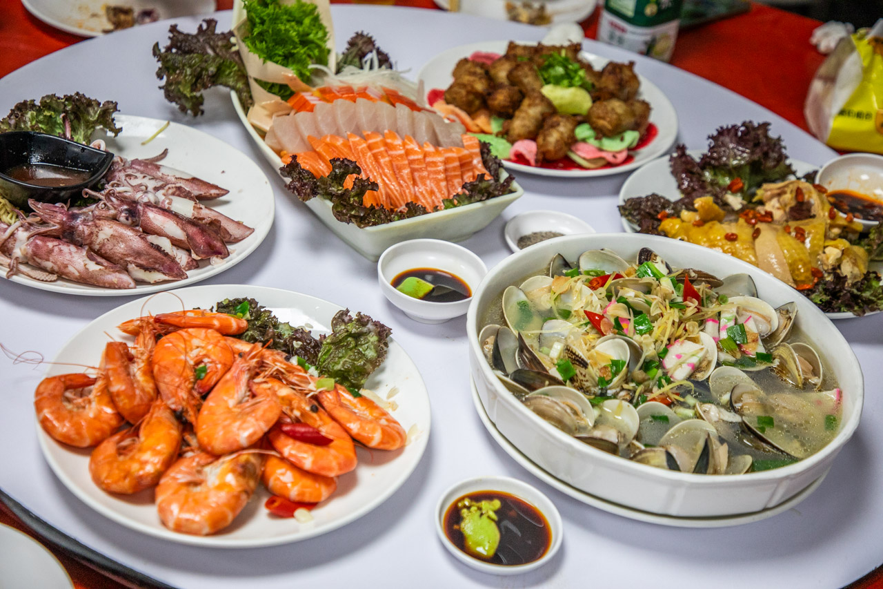 網站近期文章：過嶺生猛海鮮館｜不可以以貌取人！破舊鐵皮屋竟是超強海鮮餐廳，在地人一面倒推薦便宜又大碗