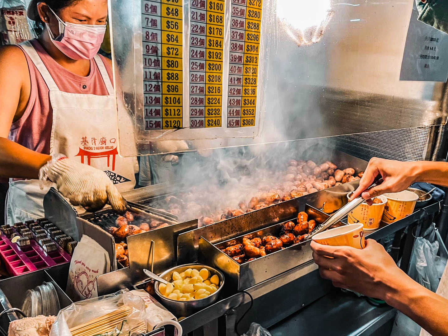 基隆夜市美食,世盛一口吃香腸 基隆夜市美食,世盛一口吃香腸