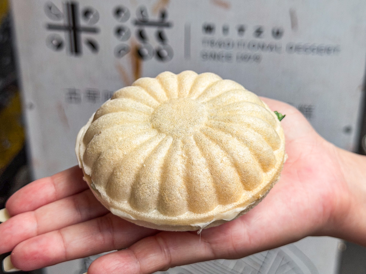 新竹城隍廟美食,新竹白色麥芽糖,白色麥芽餅茯苓糕(米滋食舖)