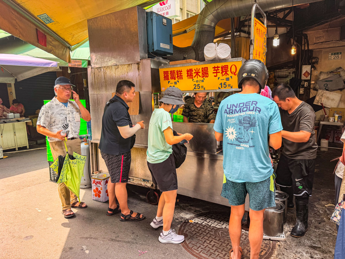 板橋美食,板橋黃石市場美食,板橋黃石市場蘿蔔糕糯米腸