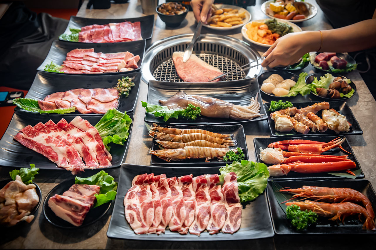 網站近期文章：三柒燒肉專門店-桃園中華店｜海陸燒肉吃到飽天花板！不到2000元日本A5和牛、松葉蟹、鱈場蟹、明蝦、龍蝦通通無限吃