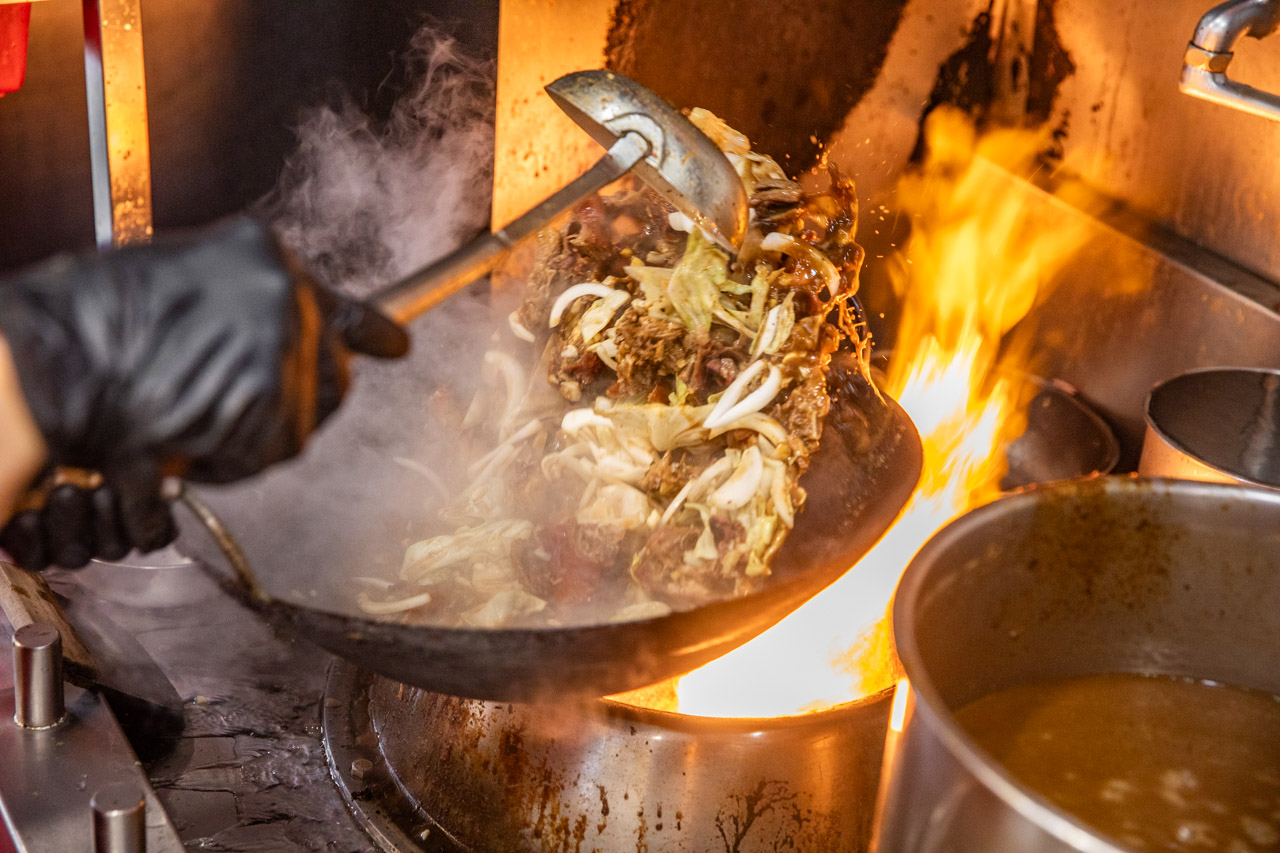 網站近期文章：澤香香烤鴨｜不用上餐廳也能吃到傳統炭火北平烤鴨！鴨皮脆肉鮮嫩，鴨架爆炒香氣十足
