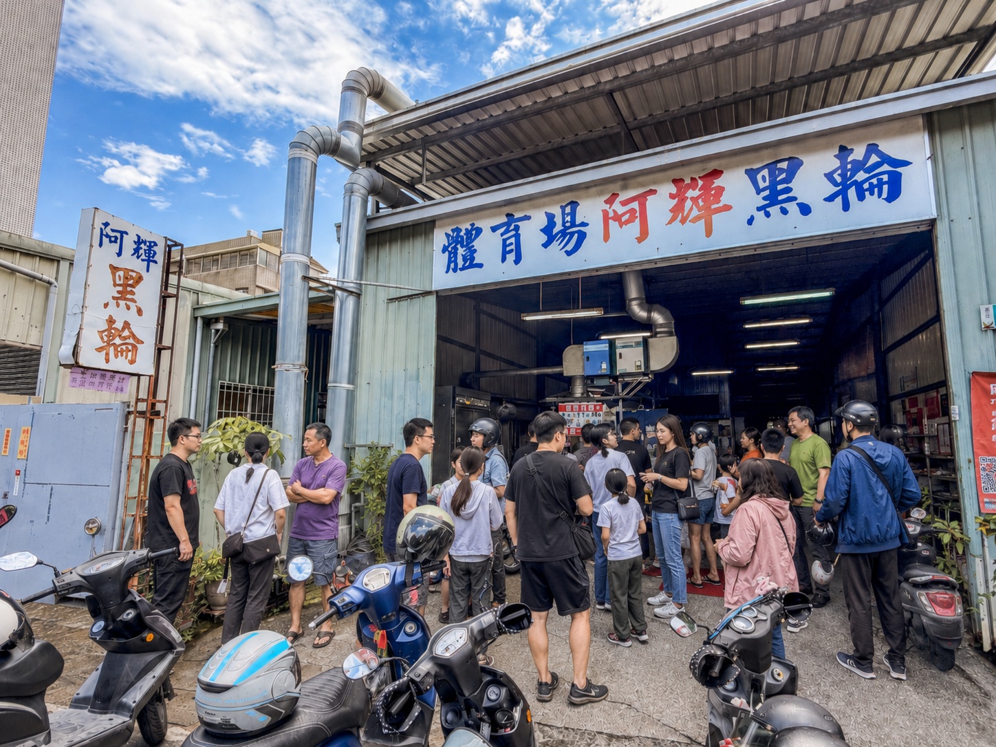 網站近期文章：從店內排到店外！體育館旁鐵皮屋裡天天擠爆，銅板價炭烤黑輪香腸直接點一桌！
