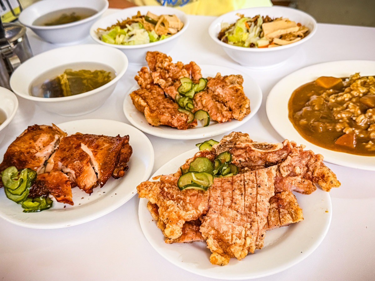 網站近期文章：金園排骨萬年店｜一塊排骨吃出半世紀功夫！外酥內嫩就是經典，藏在大樓地下室排骨飯老店