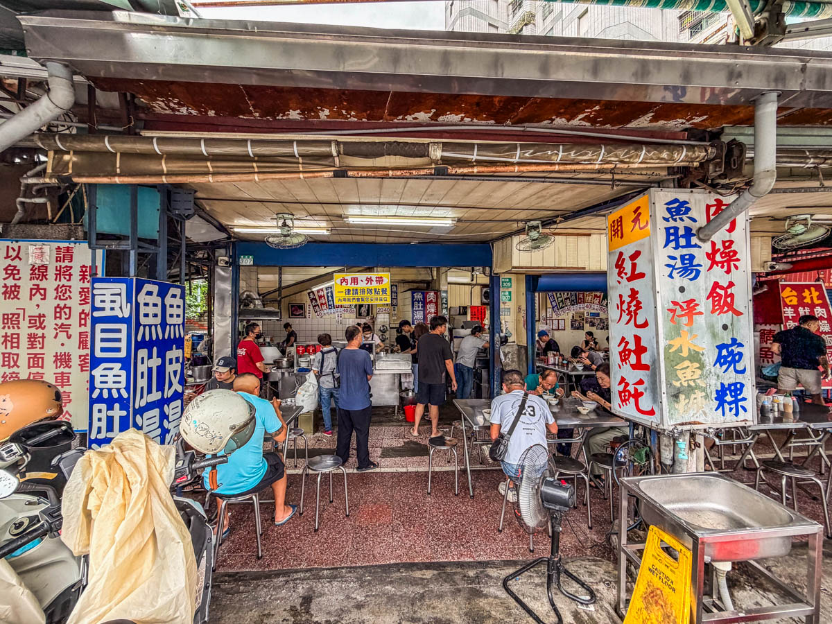 網站近期文章：平日照樣人潮爆滿！近40年土魠魚羹老店一到吃飯時間整間坐滿滿，現炸土魠魚大塊又酥脆