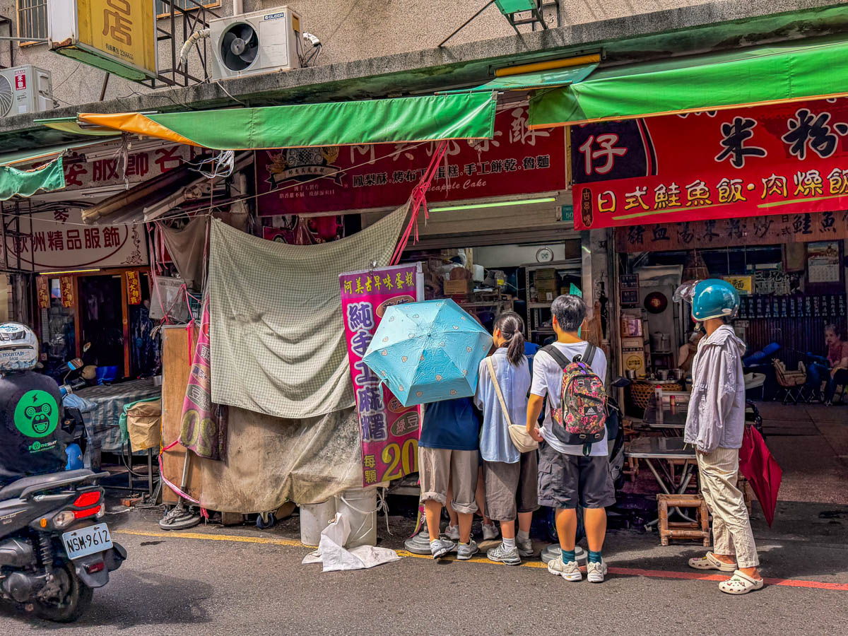 網站近期文章：街邊神秘小攤圍人潮！都是為了這純手工現包麻糬來的，軟糯爆餡大麻糬