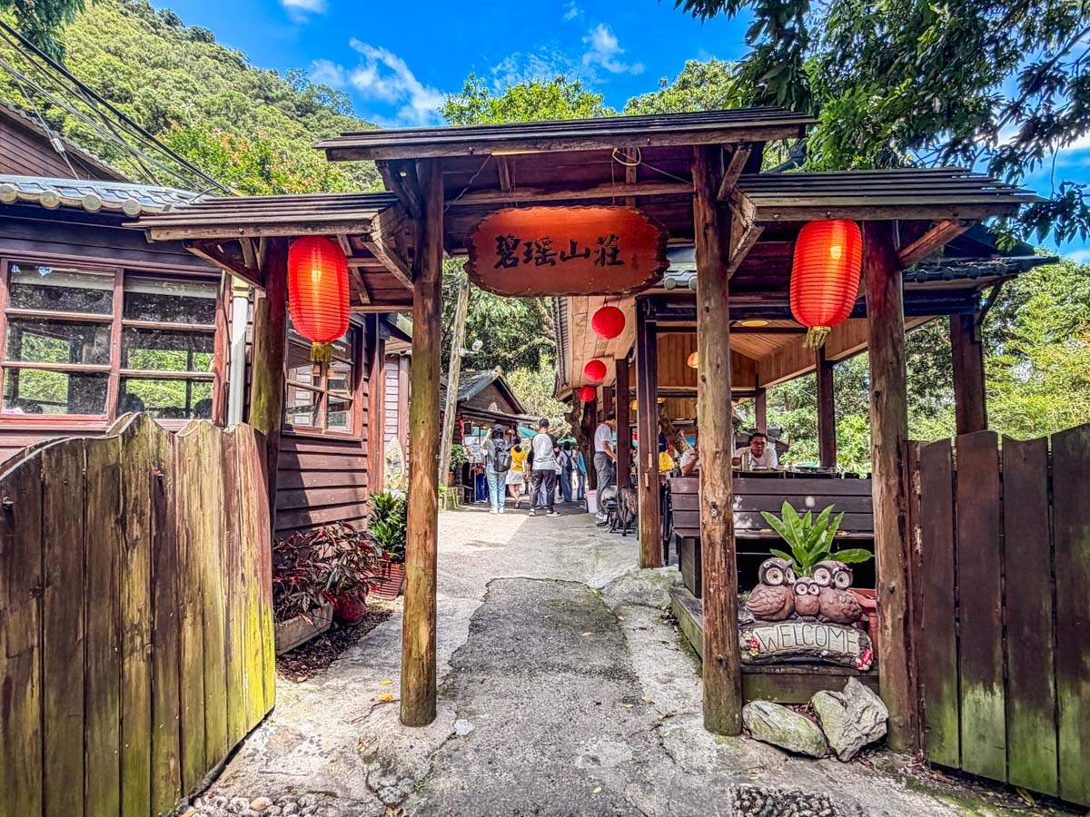 網站近期文章：吃土雞不用上陽明山！很多人不知道，藏身山坡上百年古厝土雞城