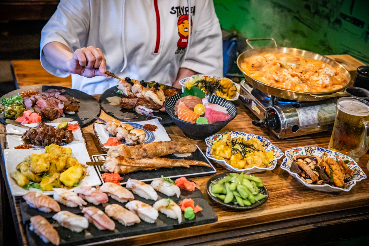 網站近期文章：小料理食事處｜週年慶可以這麼瘋狂的嗎？評價超高居酒屋牛排、蝦球、握壽司買一送一！